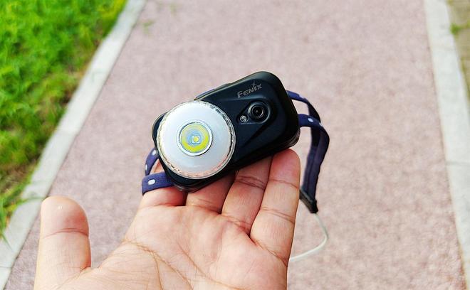 磁吸头灯：多样照明光影魔法让夜晚更炫美新葡京Fenix HL17R多用快拆(图3)