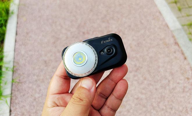 磁吸头灯：多样照明光影魔法让夜晚更炫美新葡京Fenix HL17R多用快拆(图7)